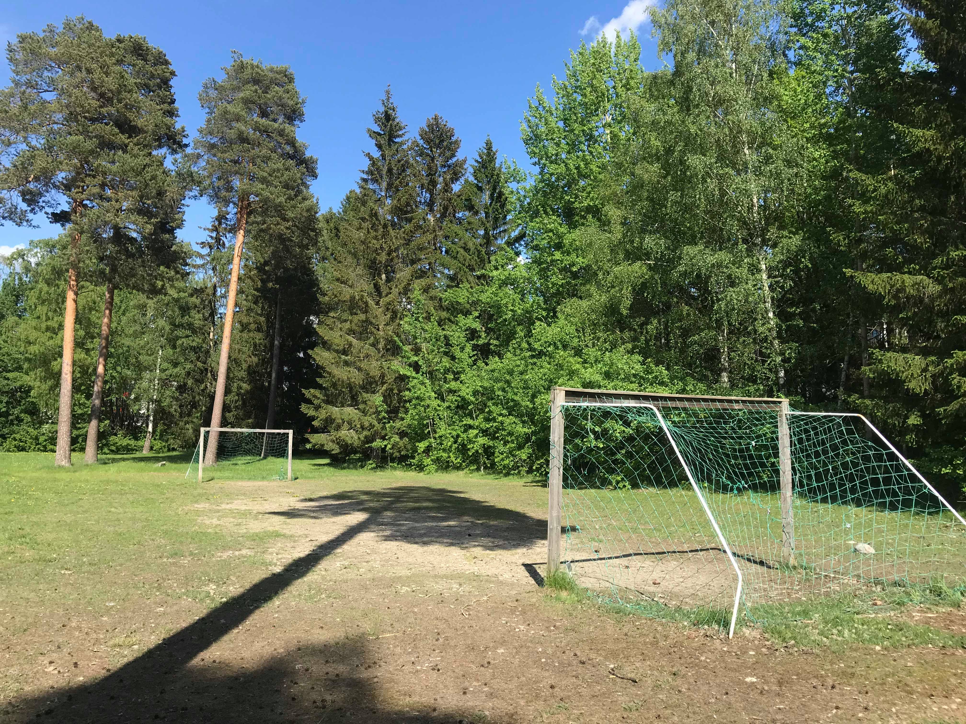 Fotbollsplan i närheten