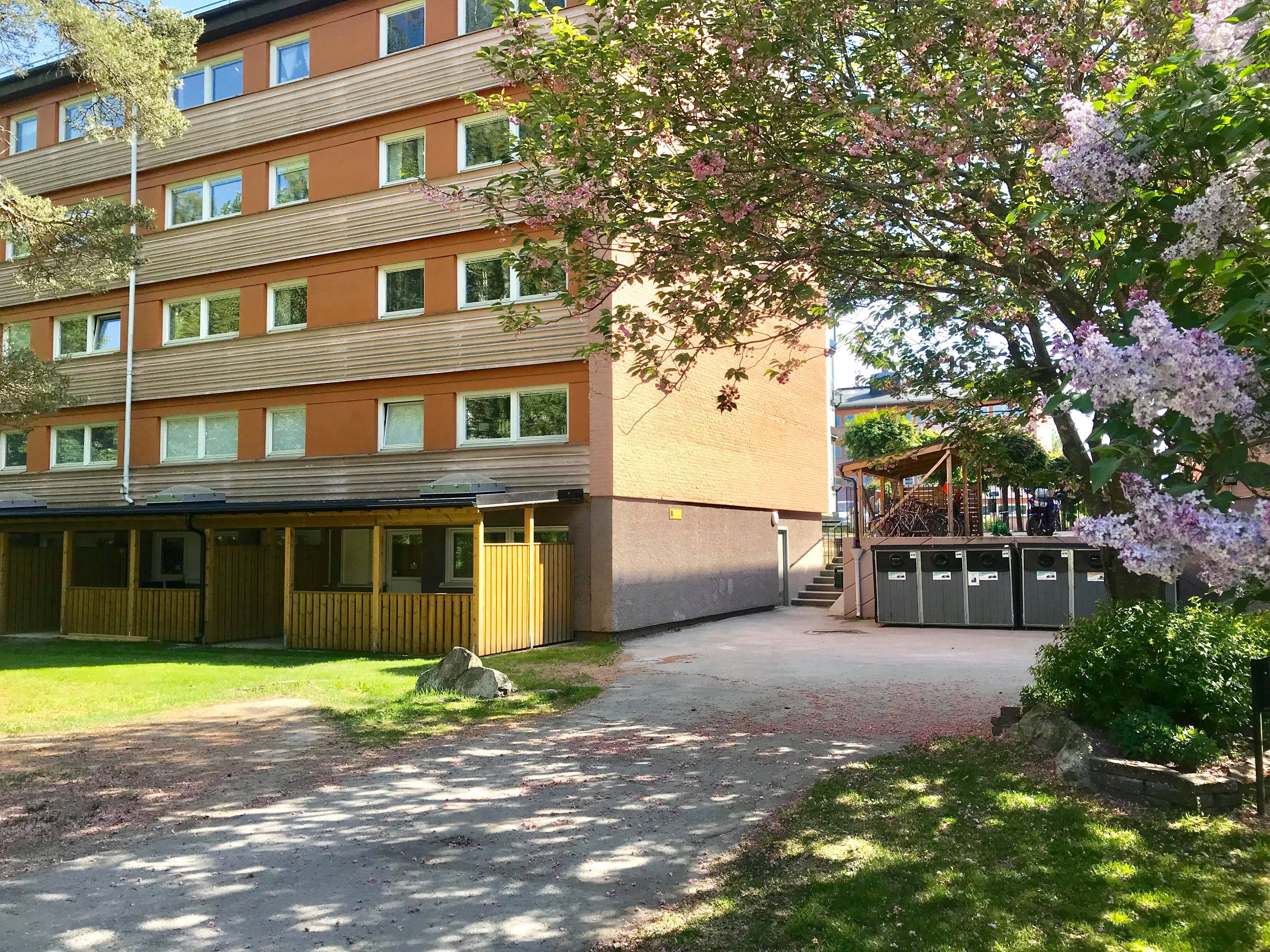 Lägenheter på källarplan har en uteplats
